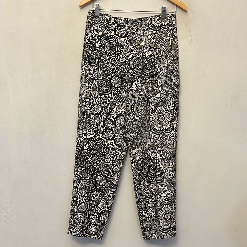 Ann Taylor Floral Black and Cream silk lined ankle pants Size 6 EUC